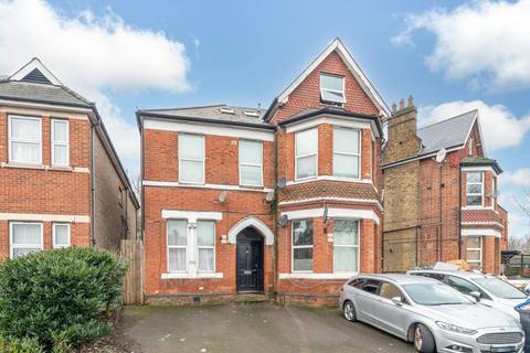 Studio to rent, Craven Park, Harlesden, London, NW10
