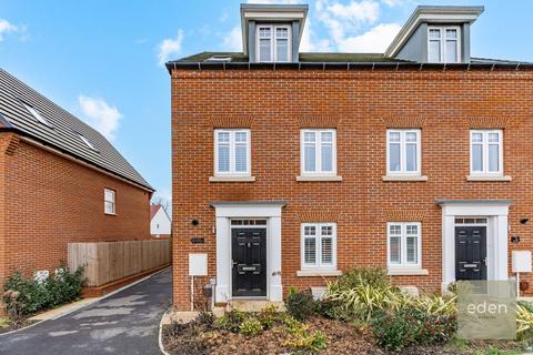 3 bedroom semi-detached house for sale, Saki Close, Aylesford, ME20
