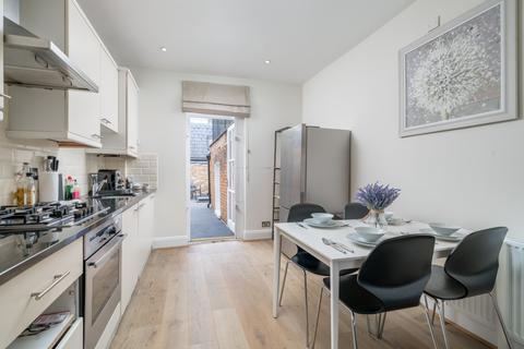 3 bedroom flat to rent, Portobello Road, London, W11