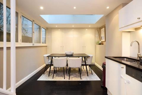 2 bedroom flat to rent, Uxbridge Street, London, W8
