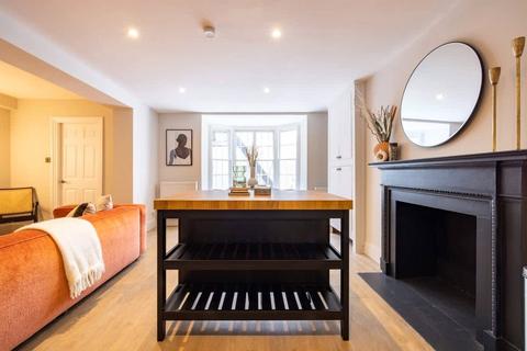 2 bedroom flat to rent, Gloucester Mews, London, W2