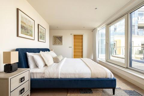 3 bedroom flat to rent, Lensbury Avenue, London, SW6