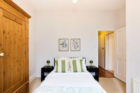 2 bedroom flat to rent, West End Lane, West Hampstead, London, NW6