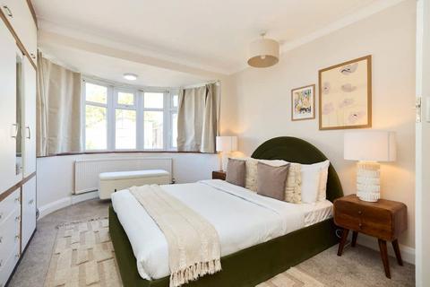 4 bedroom house to rent, Randall Avenue, London, NW2
