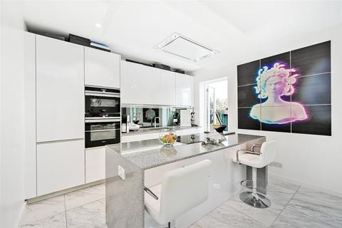 undefined, Queen's Gate, South Kensington, London, SW7