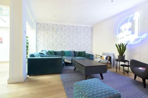 4 bedroom house to rent, Queen's Gate Mews, London, SW7