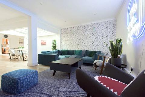 4 bedroom house to rent, Queen's Gate Mews, London, SW7