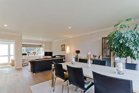 undefined, Cambridge Park, St Margarets, TW1