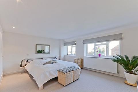 undefined, Cambridge Park, St Margarets, TW1