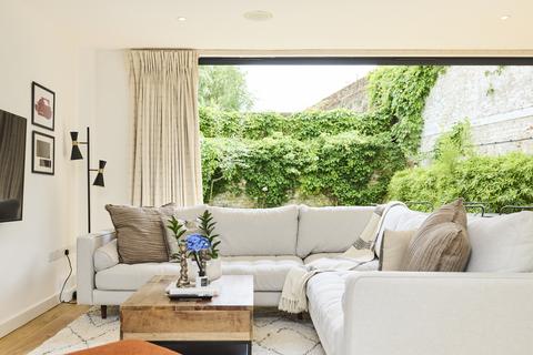 3 bedroom flat to rent, Bounty Hall, Gwendolen Avenue, London, SW15