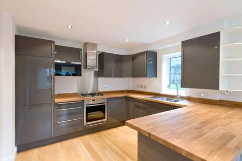 Belvedere Drive, London, SW19