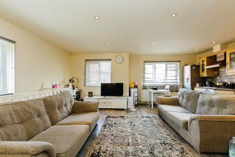 2 bedroom flat for sale, Hough Street, Bolton, Greater Manchester, BL3