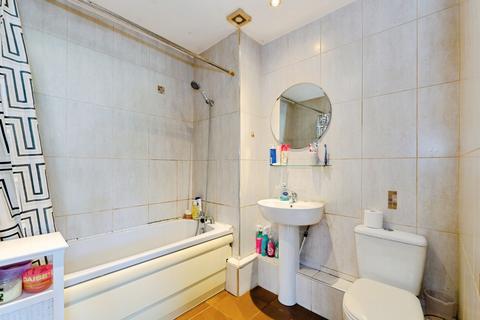 2 bedroom flat for sale, Hough Street, Bolton, Greater Manchester, BL3