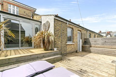 3 bedroom house to rent, Swaffield Road, London, SW18
