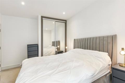 1 bedroom flat to rent, Bridges Court Road, London, SW11