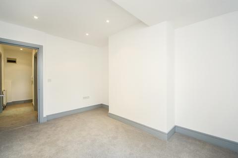 1 bedroom flat to rent, Church Street, Weybridge, KT13