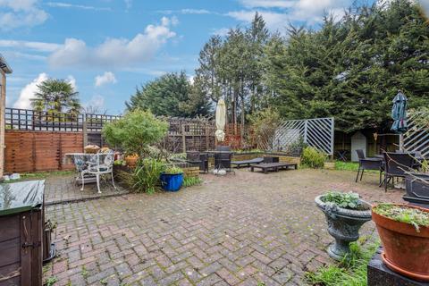 3 bedroom maisonette for sale, Northwood HA6