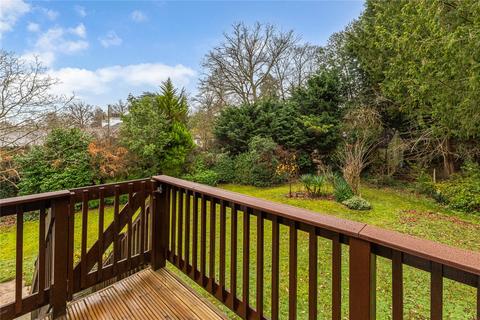 5 bedroom detached house to rent, Onslow Road, Hersham, Walton-on-Thames, Surrey, KT12