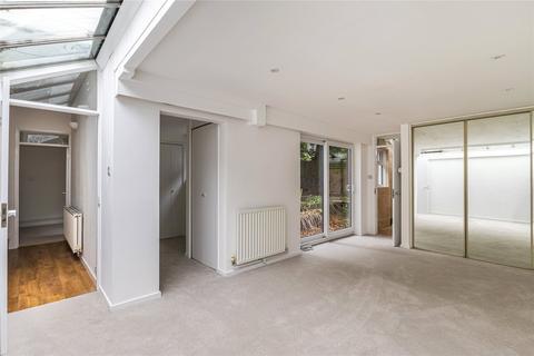 5 bedroom detached house to rent, Onslow Road, Hersham, Walton-on-Thames, Surrey, KT12