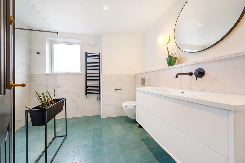 Bathroom mid floor.JPG