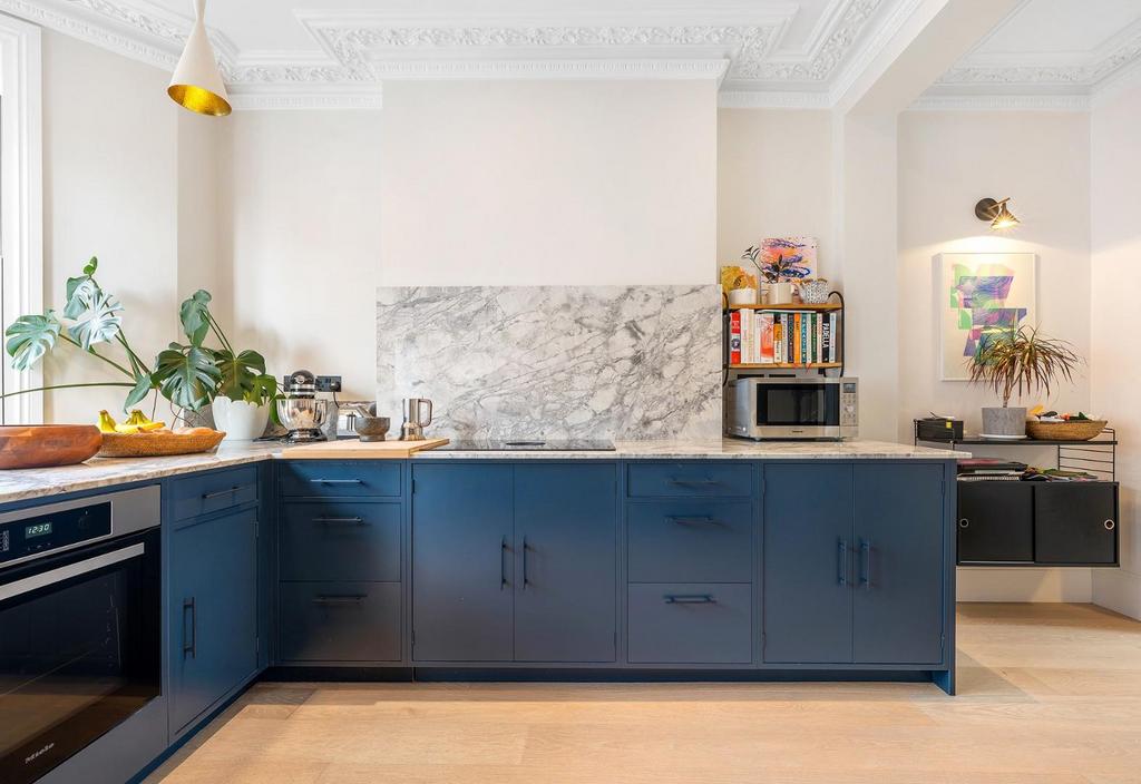 Kitchen (3).JPG