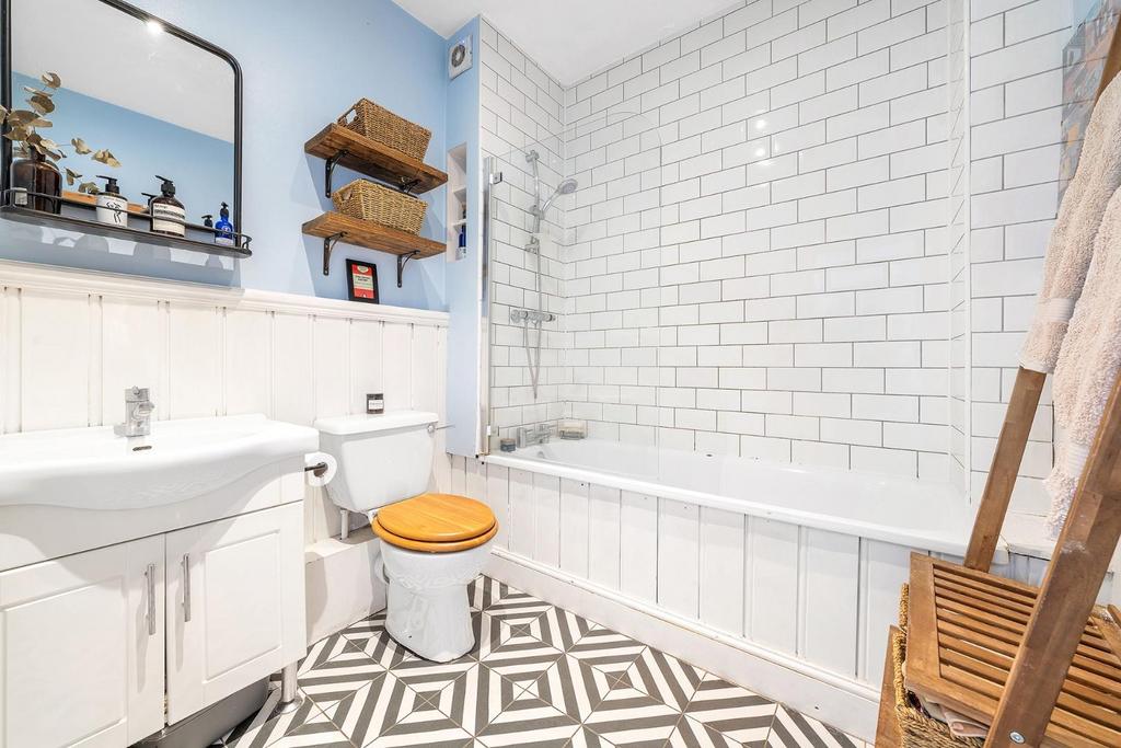 Bathroom.JPG