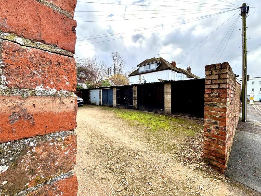 Garage &amp; Parking