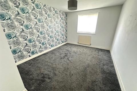 2 bedroom flat for sale, Hebers Court, Whalley Road, Middleton, Greater Manchester, M24