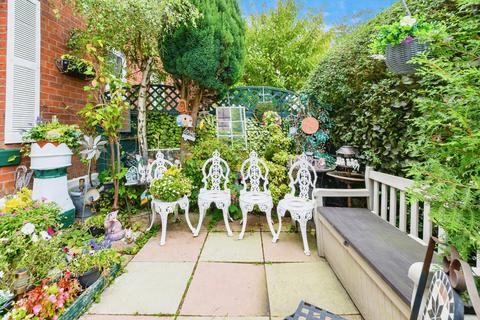 4 bedroom terraced house for sale, Gigg Lane, Bury, Greater Manchester, BL9