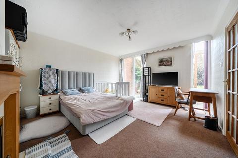 undefined, Charlesfield, London