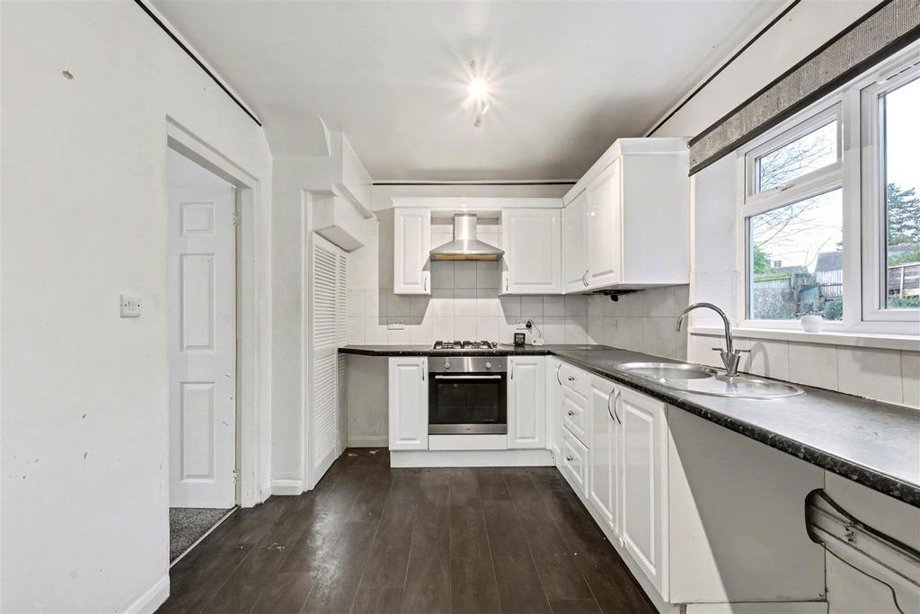 Kitchen 2.jpeg