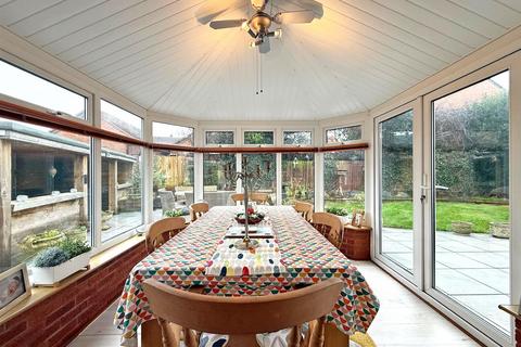 5 bedroom detached house for sale, Broadhaven Close, Herongate, Shrewsbury