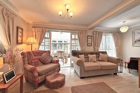 5 bedroom detached house for sale, Broadhaven Close, Herongate, Shrewsbury