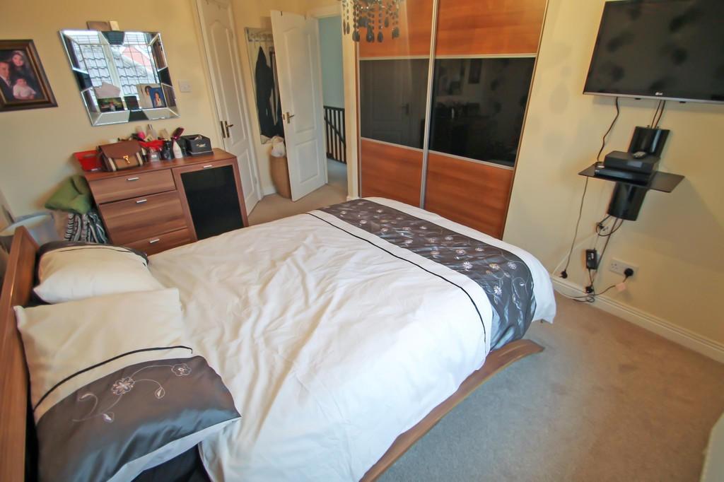 Well-presented double bedroom with a modern fit...