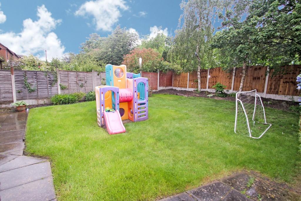 Attractive private rear garden with a well-kept...