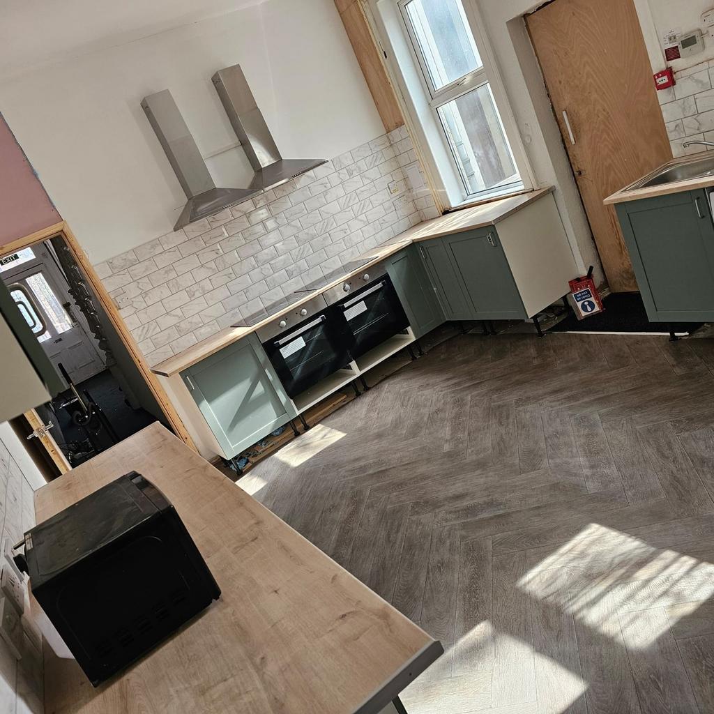 Bright, newly refurbished kitchen with modern p...