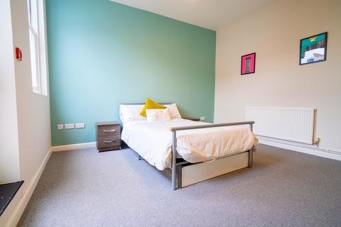 4 bedroom flat to rent, 136C West Street, Sheffield S1