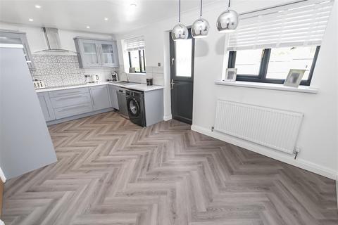 3 bedroom detached house to rent, Cranberry Lane, Darwen