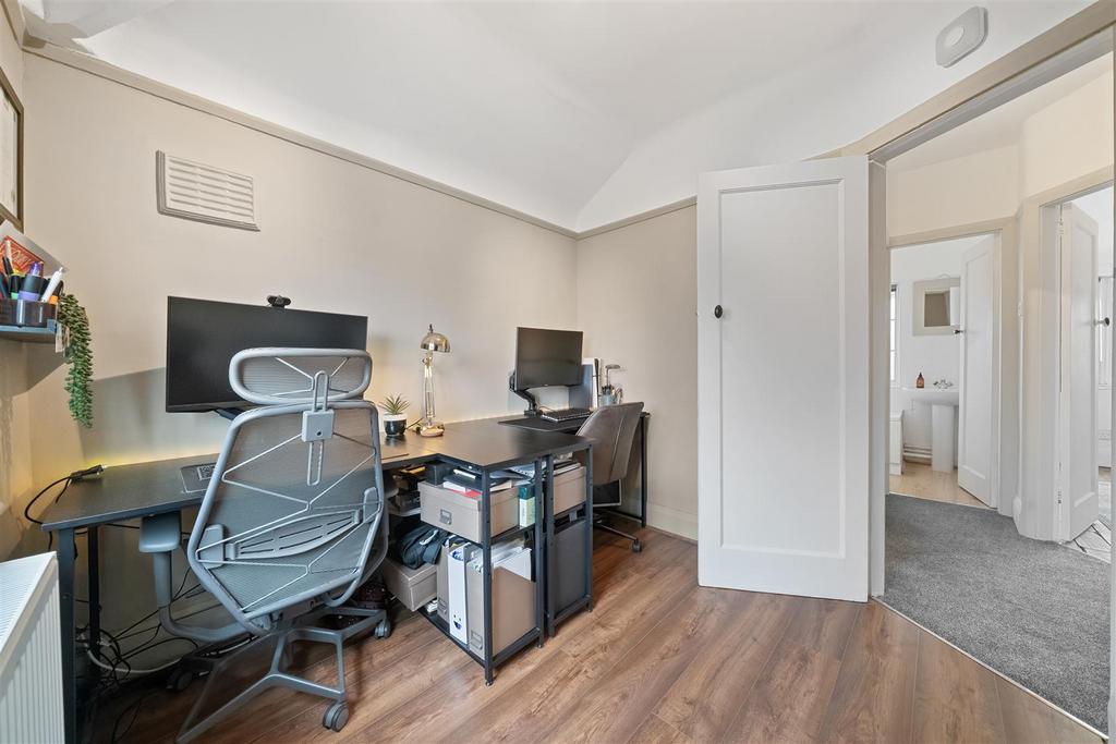 Bedroom 3b.jpg