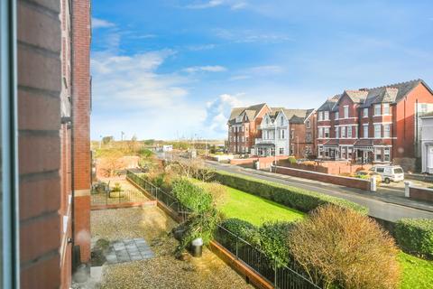 2 bedroom flat for sale, Promenade, Southport, Merseyside, PR9