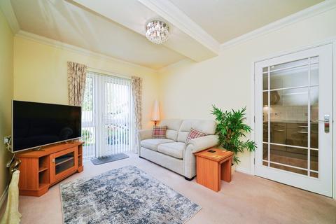1 bedroom flat for sale, Lonsdale Road, Formby, Liverpool, Merseyside, L37