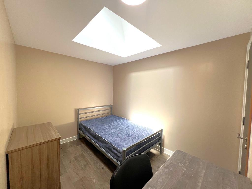 Bright, simply furnished double bedroom with a ...