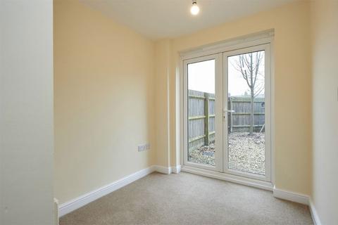 3 bedroom terraced house to rent, Lathkill Street, Market Harborough LE16