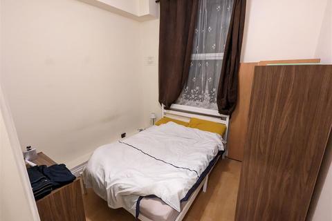 1 bedroom flat to rent, Uxbridge Road, Shepherds Bush, London