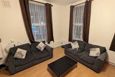 1 bedroom flat to rent, Uxbridge Road, Shepherds Bush, London
