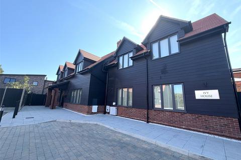 5 bedroom detached house to rent, Watling Street, Radlett, Hertfordshire, WD7