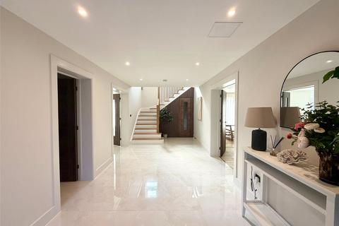 5 bedroom detached house to rent, Watling Street, Radlett, Hertfordshire, WD7
