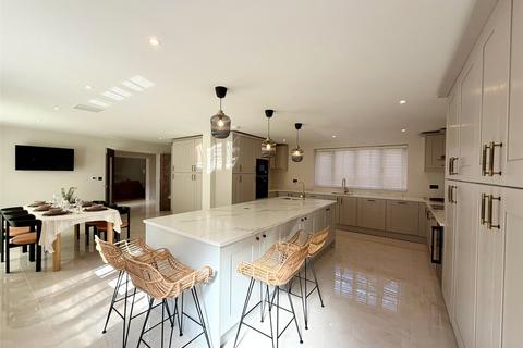 5 bedroom detached house to rent, Watling Street, Radlett, Hertfordshire, WD7