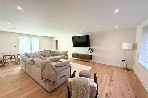 5 bedroom detached house to rent, Watling Street, Radlett, Hertfordshire, WD7