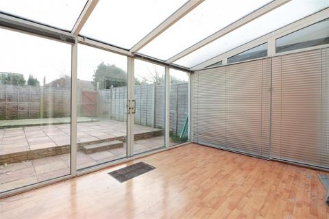 3 bedroom terraced house to rent, Kipling Avenue, Goring-By-Sea, Worthing